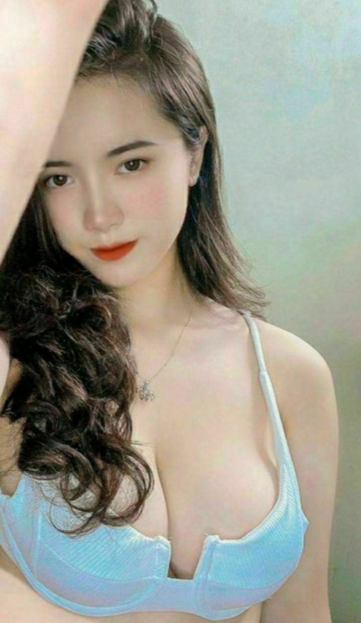 墨镜哥总能约到顶级颜值小姐姐回来3P 有点清纯眼镜妹被车轮战 操起来非常骚淫语不断 各种姿势轮换着操